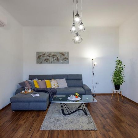 Apartman Lema Пула Екстериор снимка