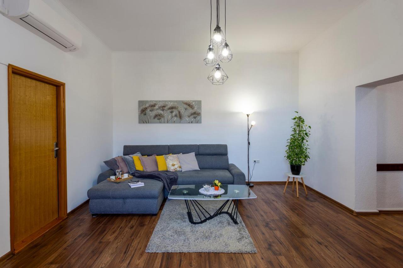 Apartman Lema Пула Екстериор снимка