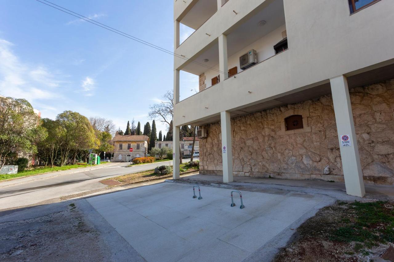 Apartman Lema Пула Екстериор снимка