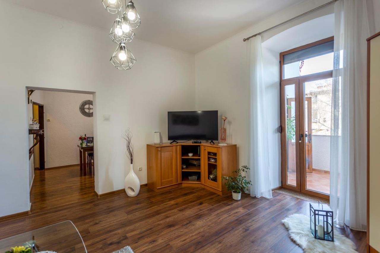 Apartman Lema Пула Екстериор снимка